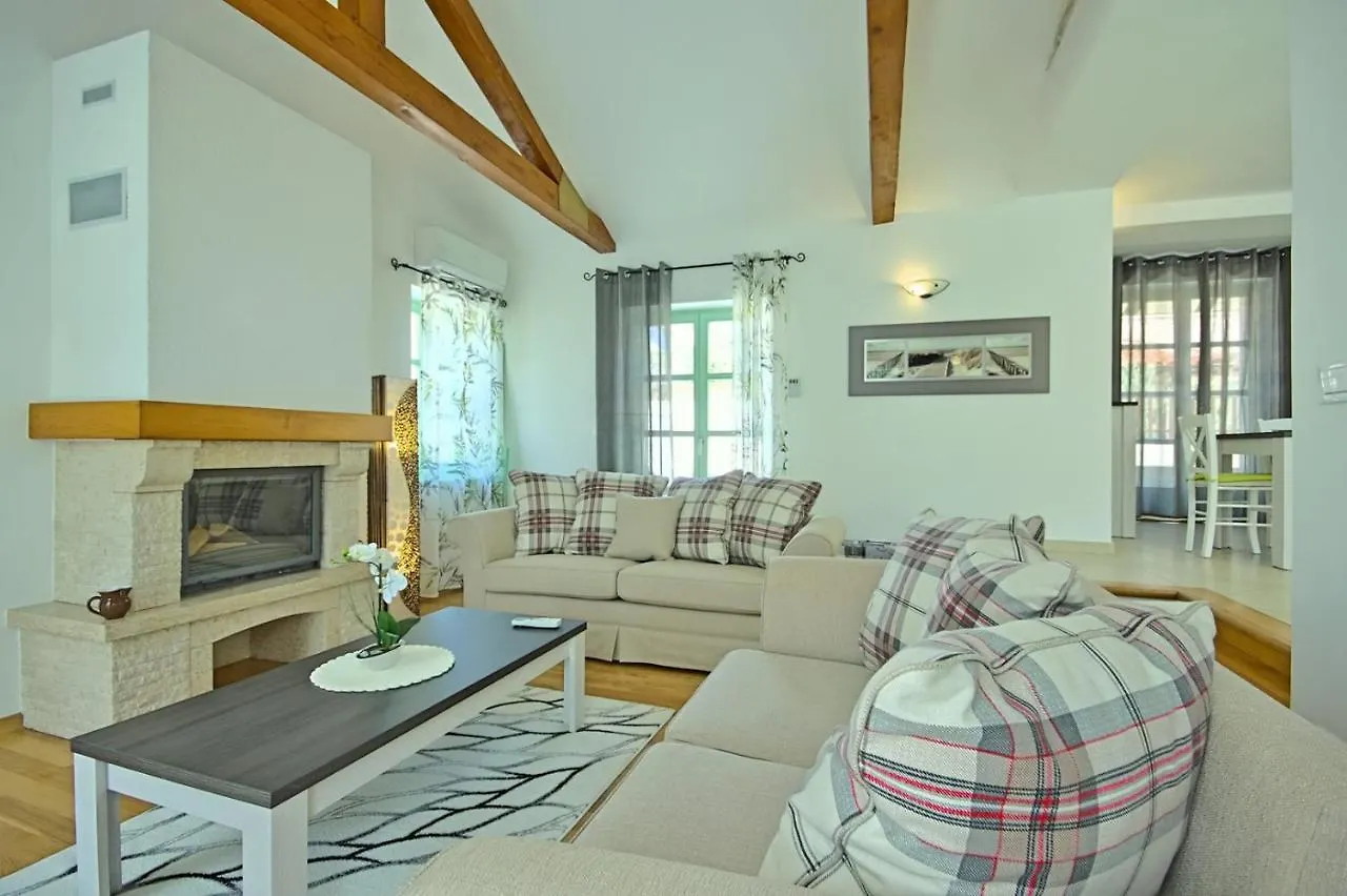 Villa Steinvilla Zelda Liznjan Croatia